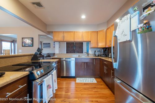 331 Sunset Dr, Pelican Island NJ  08751-2242 exterior