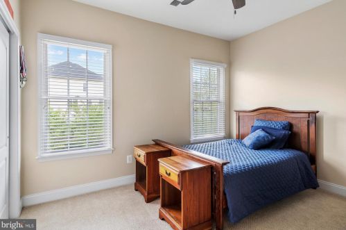 5737 Waterloo Bridge Cir, Haymarket VA  20169-8117 exterior
