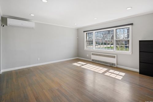 651 5th Ave, New Hyde Park, NY 11040-5449