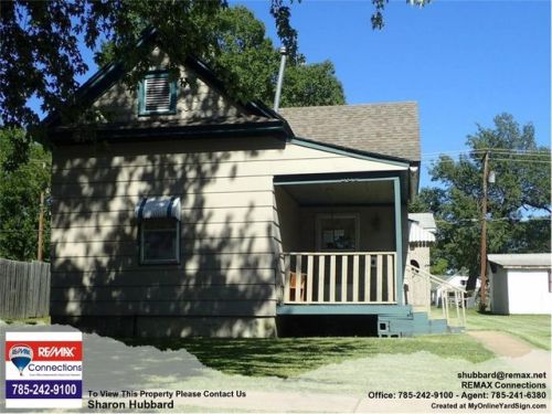 809 Walnut St, Iola, KS 66749-1838