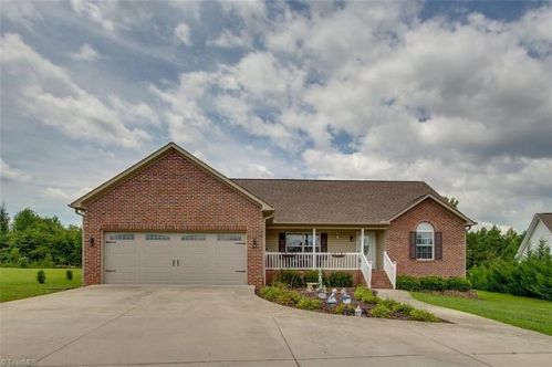 5077 Leigh Ln, Sophia, NC 27350-9034