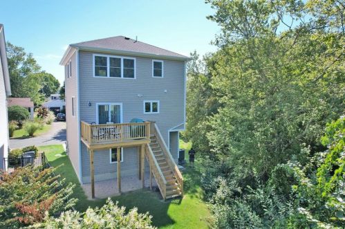 11 Jenny Ln, South Kingstown RI  02882-5434 exterior