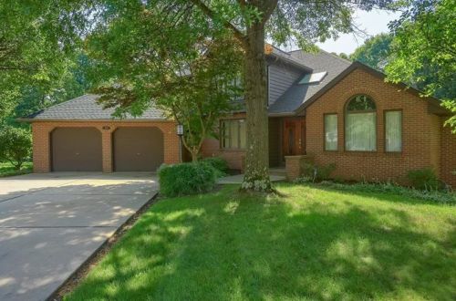 104 Chaucer Ct, Moon Twp, PA 15108-3200