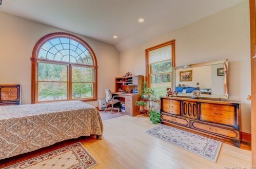 223 Castlewood Dr, Kensington CT  06037-2951 exterior