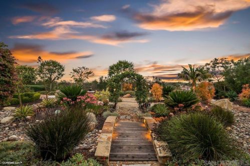 14203 Caminito Vistana, San Diego CA 92130-3724 exterior