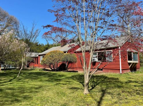 81 Locust Ln, Northport, NY 11768-1150
