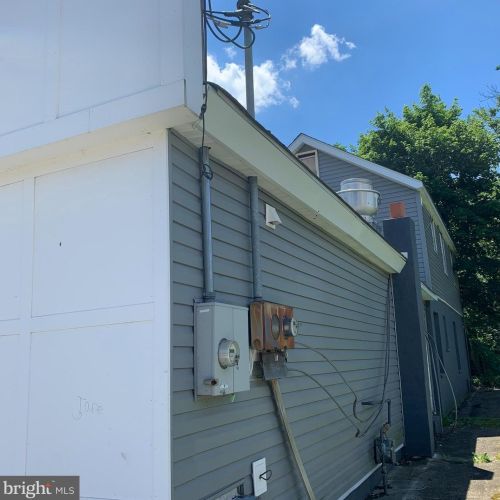 1108 Delaware St, West Deptford, NJ 08066-1320