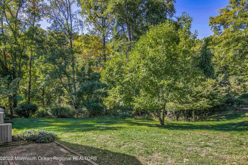 72 Ellsworth Ct, Tinton Falls, NJ 07701-5403