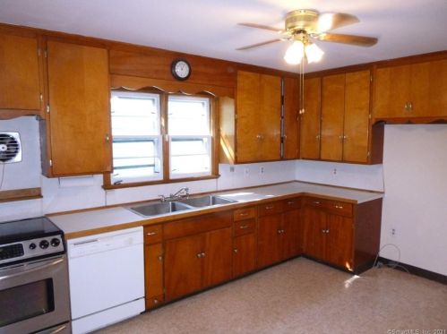 95 Colman St, United States Coast Guard Ac, CT 06320-3524
