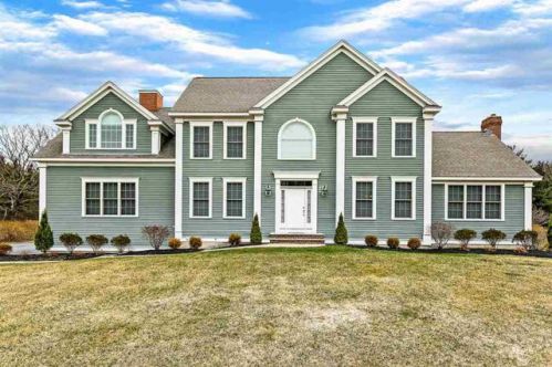 7 Evergreen Dr, North Hampton, NH 03862-2152