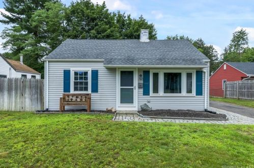 11 Mountain View Dr, Plainville, CT 06062-3218