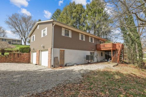 330 Walnut Hills Dr, Zanesville, OH 43701-7132