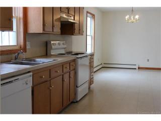 44 Keeney St, Manchester CT  06040-6426 exterior