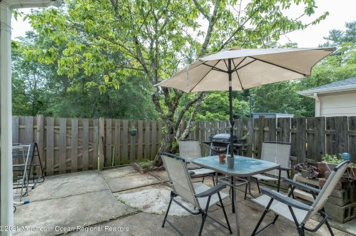 41 Kingsley Way, East Freehold NJ  07728-1675 exterior