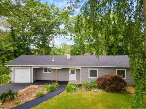 41 Bradley Dr, Shoreham, NY 11786-2333