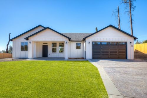 5202 Trafalgar Sq, Paradise, CA 95969-6675