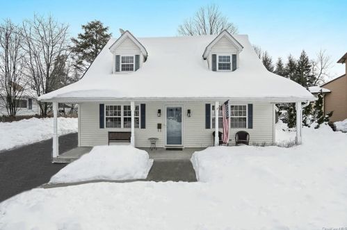 5 Center St, Cornwall, NY 12518-1301