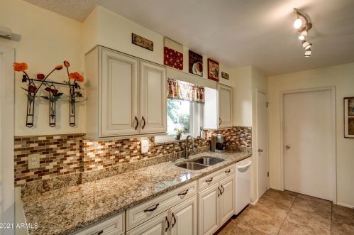 13606 Redwood Dr, Sun City, AZ 85351-2324