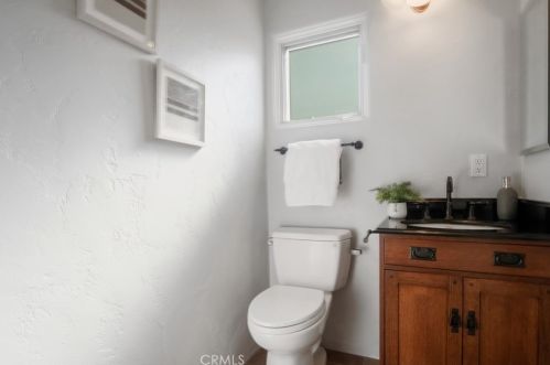 4264 Pepperwood Ave, Long Beach CA  90808-1534 exterior