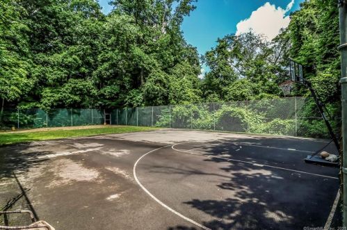 101 Chestnut St, Bethel CT  06801-2660 exterior