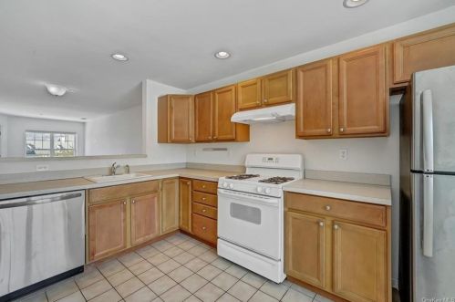 122 Northview Ct, Peekskill NY  10566-4439 exterior