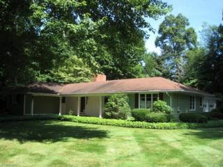 2843 Erie Dr, Akron, OH 44333-3514