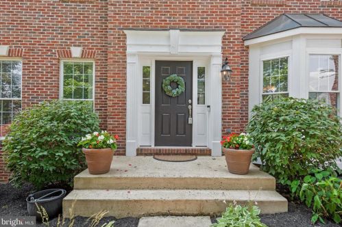 808 Kenneth Pl, Leesburg VA  20175-8984 exterior