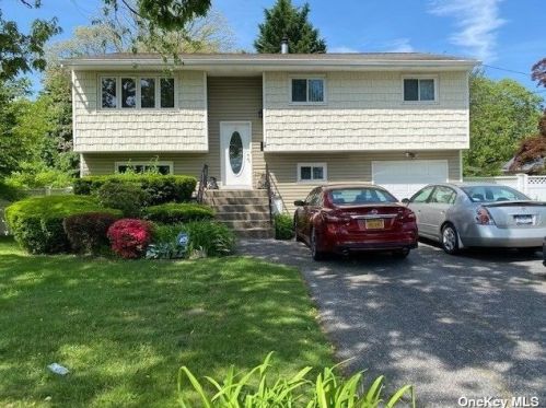 13 Hillside Rd, Deer Park, NY 11729-3203