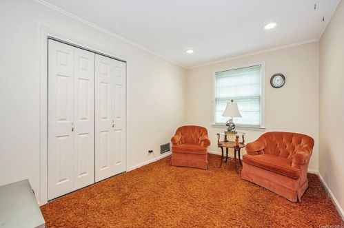 87 Daisy Farms Dr, New Rochelle NY  10804-1036 exterior