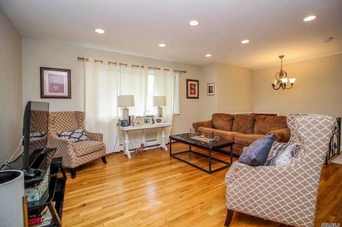 39 Richmond St, Islip Manor, NY 11751-2039