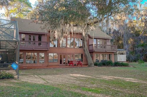 105 Saxon Blvd, Deltona, FL 32725-8511