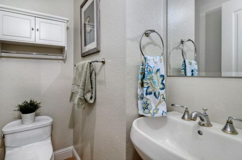 13 Alverno Ct, Redwood City CA  94061-1825 exterior