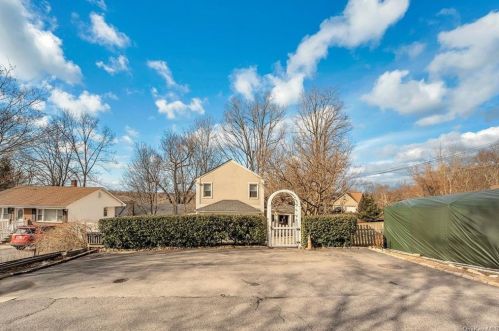 23 Daisy Dr, Mahopac NY  10541-5526 exterior