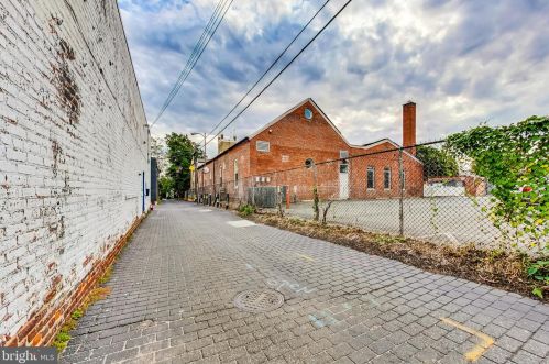 520 Archibald Walk, Washington, DC 20003-2717
