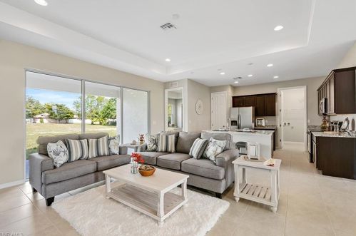 915 25th St, Cape Coral, FL 33914-4152
