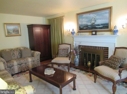 101 Dewey Rd, Cheltenham, PA 19012-1305