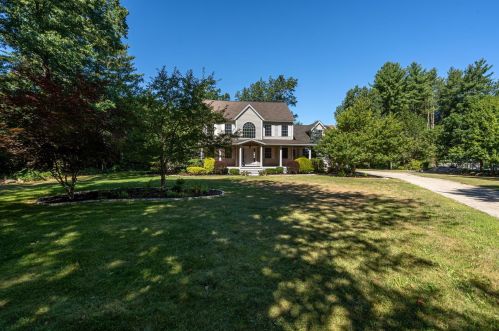 41 Clark Rd, Londonderry, NH 03053-2122