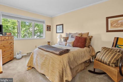 402 Ramsey Rd, Yardley PA 19067-4642 exterior