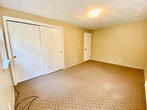 70 Cape Dr, Mashpee MA exterior