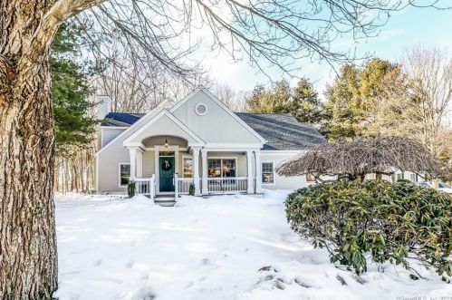 7 Pelham Way, Waterbury, CT 06762-3442