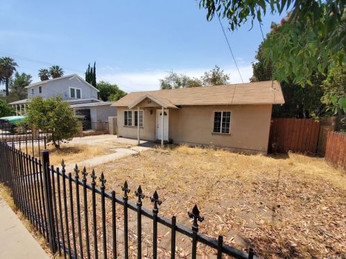 819 Tribune St, Redlands, CA 92374-3420