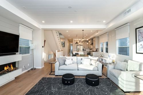 1713 Haynes Ln, Redondo Beach, CA 90278-4720