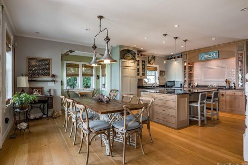 20 Jordan Cove Rd, Waterford CT  06385-3227 exterior