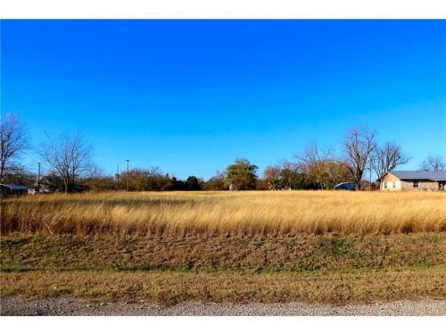 808 Salty St, Thorndale, TX 76577-9555