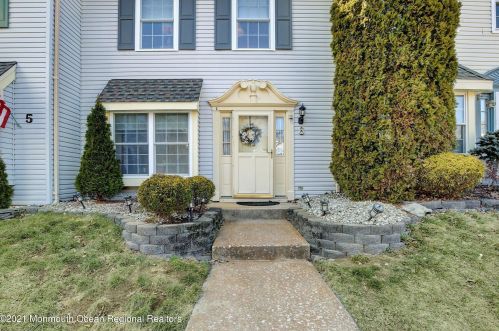 55 Kensington Ct, East Freehold, NJ 07728-3973