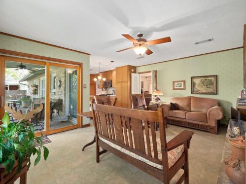 5807 Bullard Dr, Austin TX 78757-4400 exterior