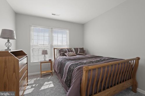 8806 Howland Pl, Bristow VA  20136-5708 exterior