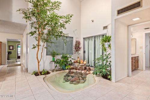 2215 Johnson Cir, Mesa, AZ 85202-6622