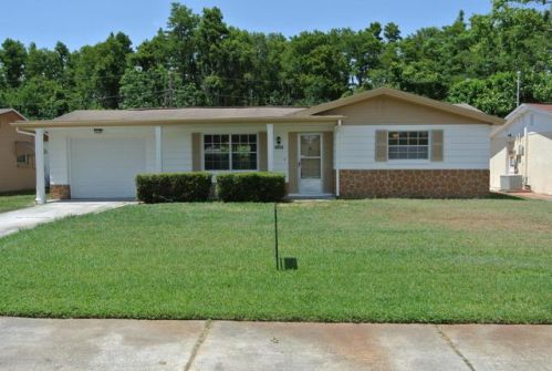 3369 Maitland Dr, Tarpon Springs, FL 34691-1559