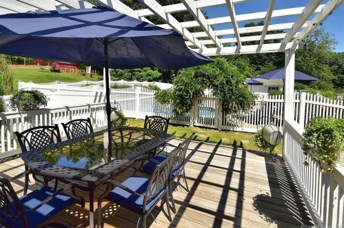 4 Lookout Lndg, Ellington CT  06029-2543 exterior